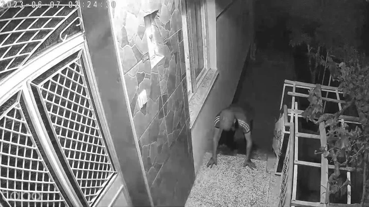 Hırsızlar Püskürtmeli Güvenlik Kamerasına Yakalandı