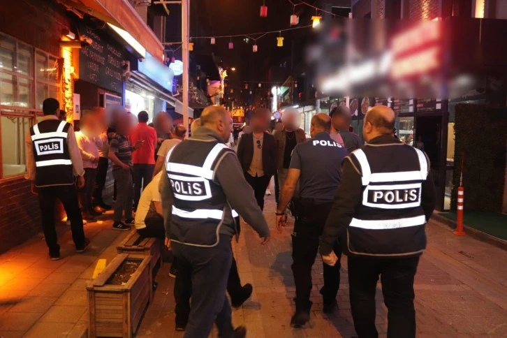 Farklı Suçlardan Aranan 10 Kişi Yakalandı