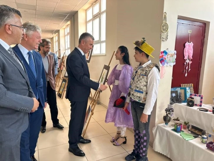 Ortaokul Öğrencilerinden Sergi