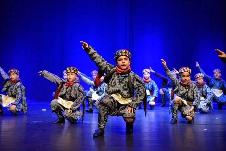 Cumhuriyet’in 100’üncü Halk Danslarıyla Anlatıltı