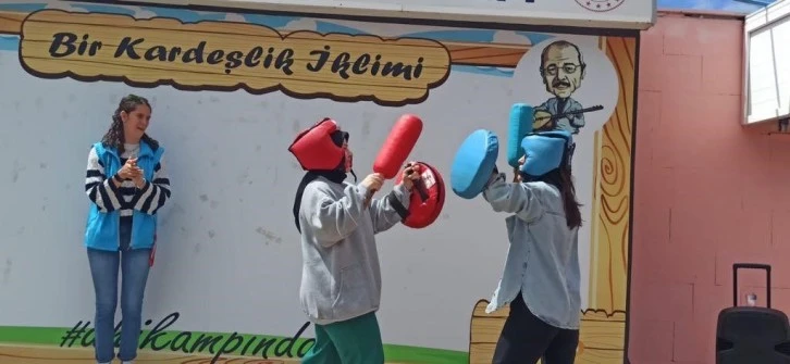 Gençler Gençlik Kampında