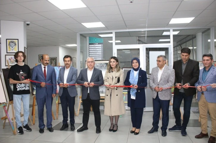 Öğrenciler Sergi Açtı