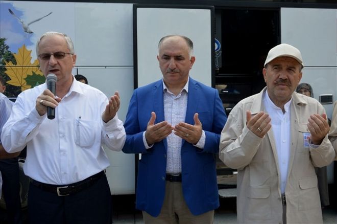 HACI ADAYLARI İÇİN UĞURLAMA TÖRENİ DÜZENLENDİ