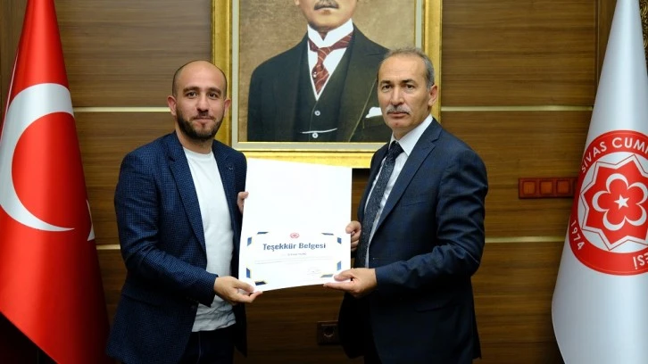 Belgeleri Rektör Yıldız Verdi