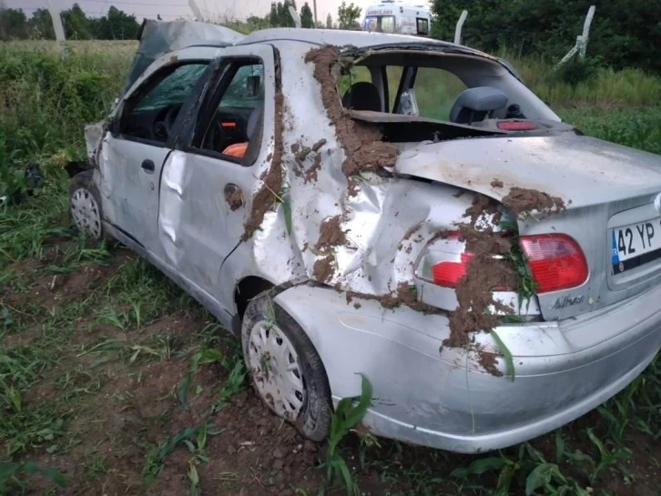 Kontrolden Çıkan Otomobil Mısır Tarlasına Daldı