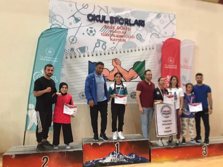 Çift Kolda Başarıya Ulaştı