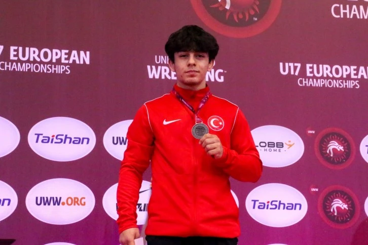 Milli Güreşçi Çınar Avrupa İkincisi Oldu