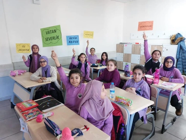 ÇEDES’e Katılan Öğrencilere Belge