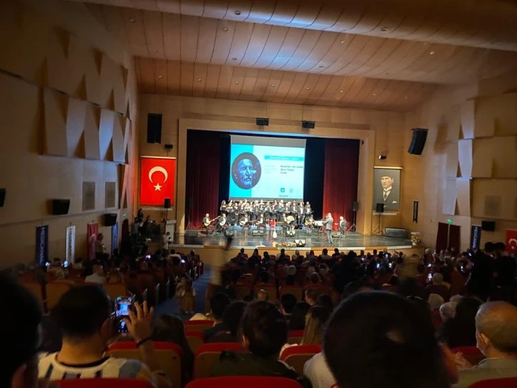 Sağlıkçılardan Aşık Veysel Konseri