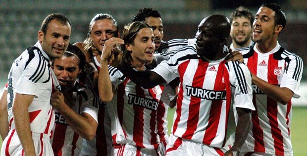 EN BAŞARILI LİDER SİVASSPOR