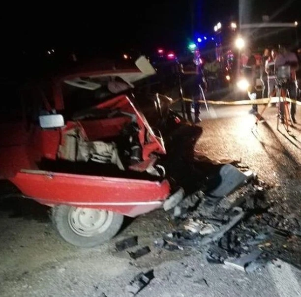 İki Otomobil Kafa Kafaya Çarpıştı: 3 Ölü