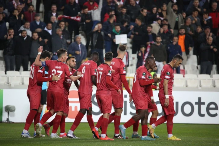 Sivasspor Barcelona’yı Geçti