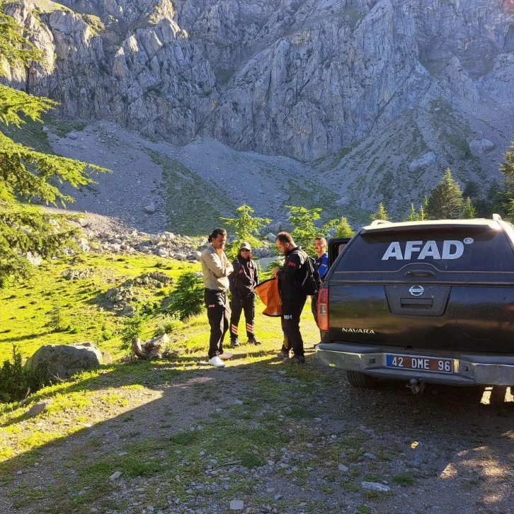 Kayalıklarda Mahsur Kalan Keçilere Kurtarma Operasyonu
