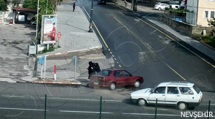 Aracın altından Kıl Payı Kurtuldular