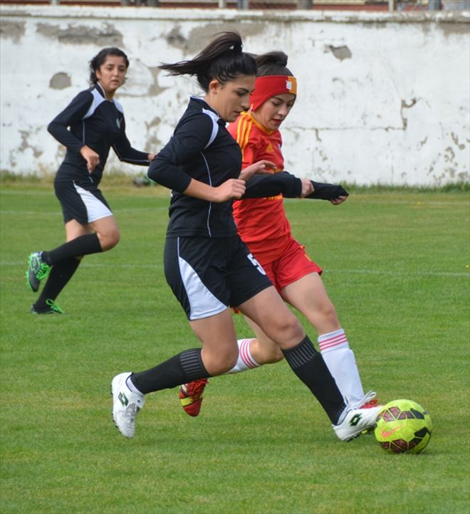 Kadın Futbolcu Küçükyıldız´ın Hedefi  MİLLİ TAKIM