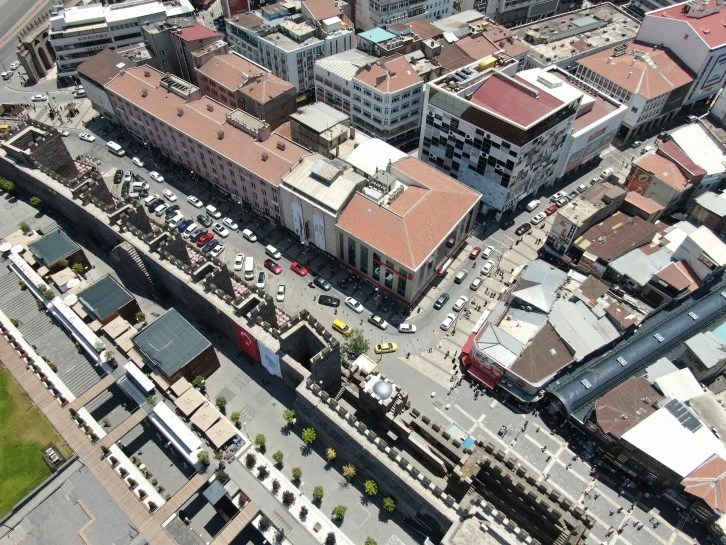 Kapalı Çarşıda Bayram Yoğunluğu