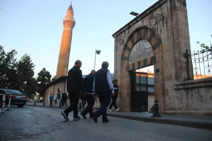 830 Yıllık Tarihte Bayram Namazı
