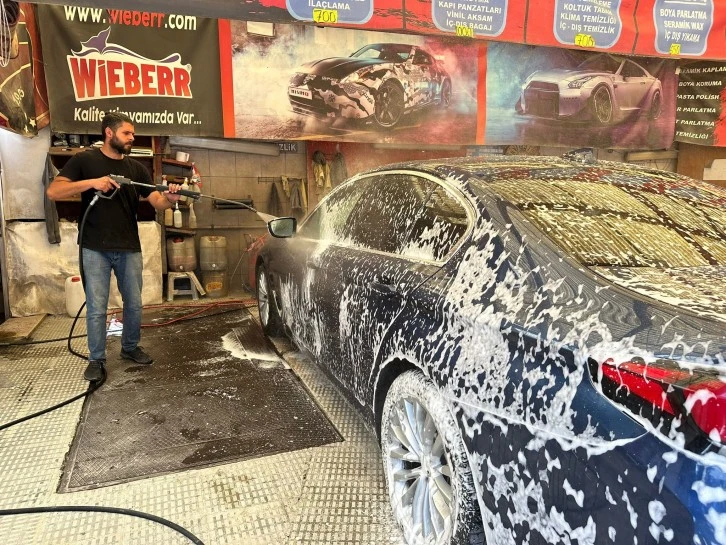 Yüzleri Tatilde Güldü