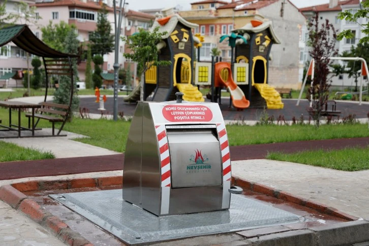 Çöp Konteynerleri Tek Tek Dezenfekte Ediliyor