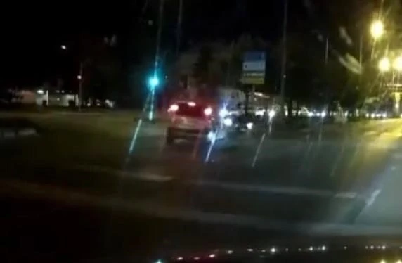 Hafif Ticari Araç Motosiklete Çarptı: 6 Yaralı