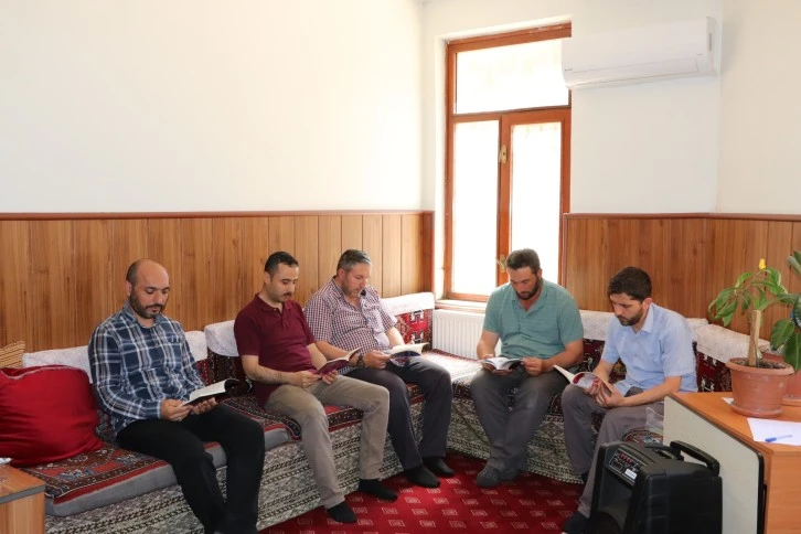 "Kitap Oku-Yorum" Projesi Tüm Hızıyla Devam Ediyor