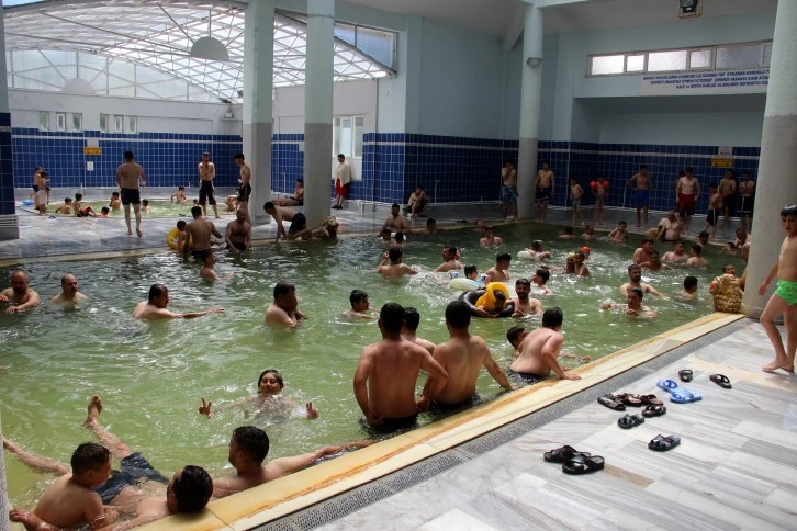 Yaz Sıcaklarından Kurtulmak İsteyen Soluğu Soğuk Çermik'te Aldı