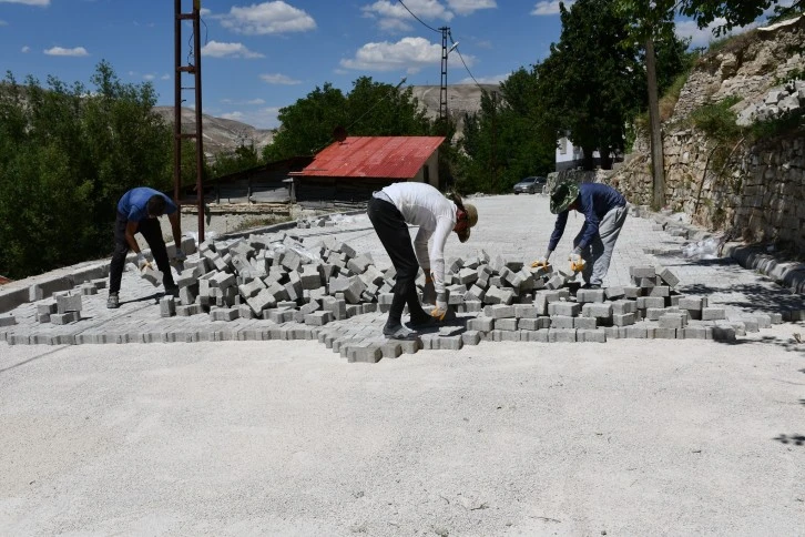 Gürün’de Yol Bakım Çalışmaları Sürüyor