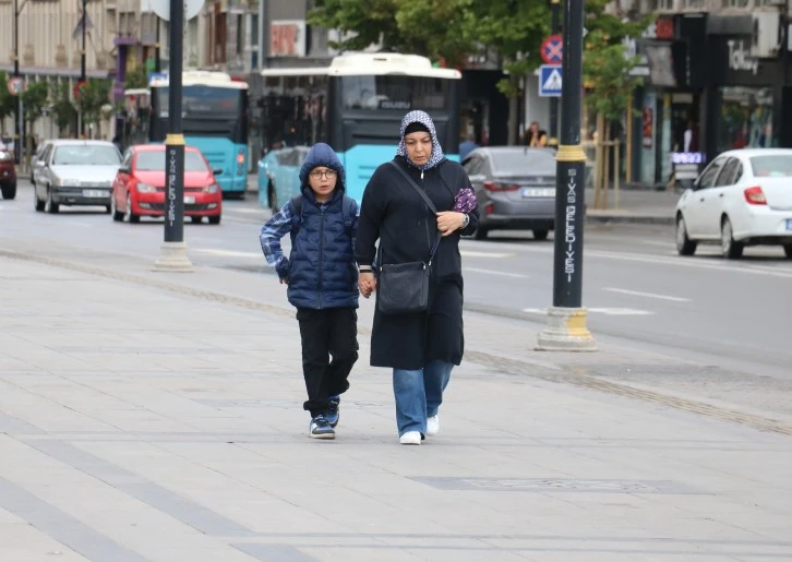 Yaz Ortasında Montla Geziliyor