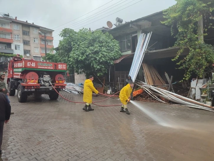 538 İş Makinesi ve Bin 363 Personel İle Sel Bölgesinde Mücadele Devam Ediyor