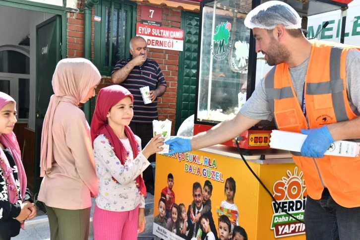 Belediyeden Kur'an Kursu Çocuklarına Pamuk Şeker Sürprizi