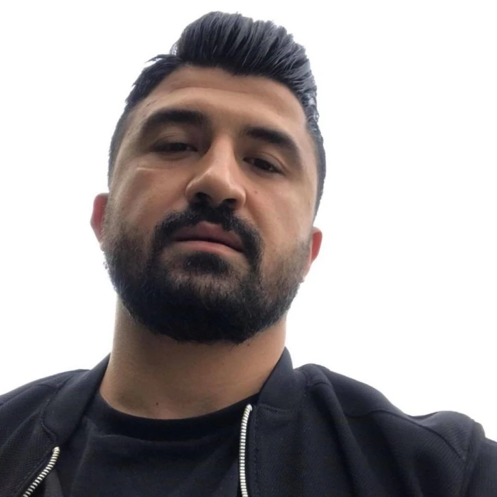 Cinayet Zanlısı Mahkemede Şiir Okudu