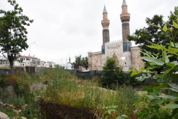 Aziz Vlas Anıtı Bu Yıl Yapılacak