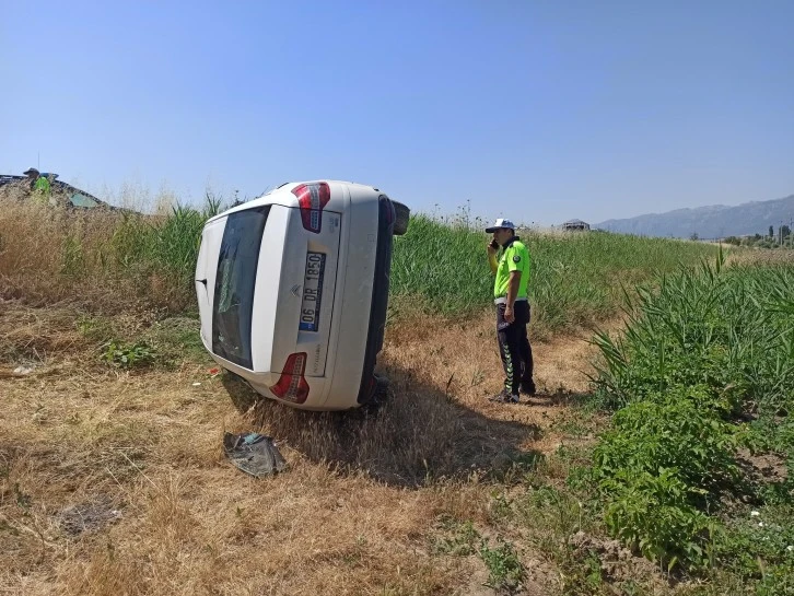 Direksiyon Hakimiyetini Kaybeden Otomobil Devrildi: 4 Yaralı