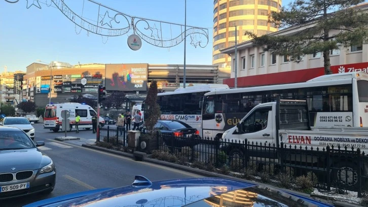 Freni Patlayan Otobüs Başka Bir Otobüse Çarptı: 9 Yaralı