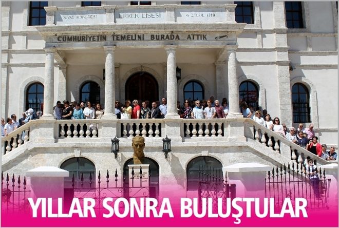 YILLAR SONRA  BULUŞTULAR