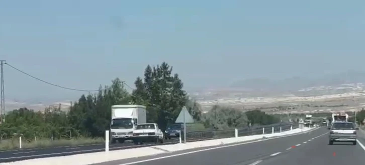 Ters Şeritten Devam Eden Otomobil Hayrete Düşürdü