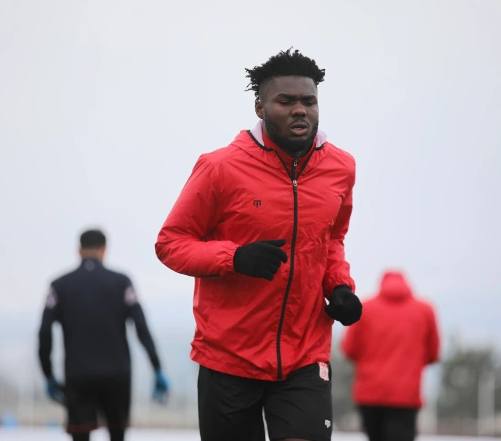 Ekvatorlu Oyuncu da Gitti