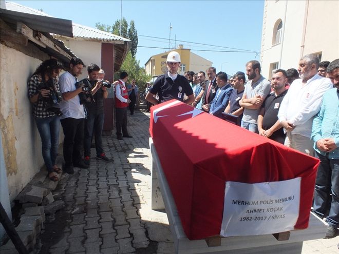 SİLAHINDAN ÇIKAN KURŞUNLA YAŞAMINI YİTİREN POLİS TOPRAĞA VERİLDİ