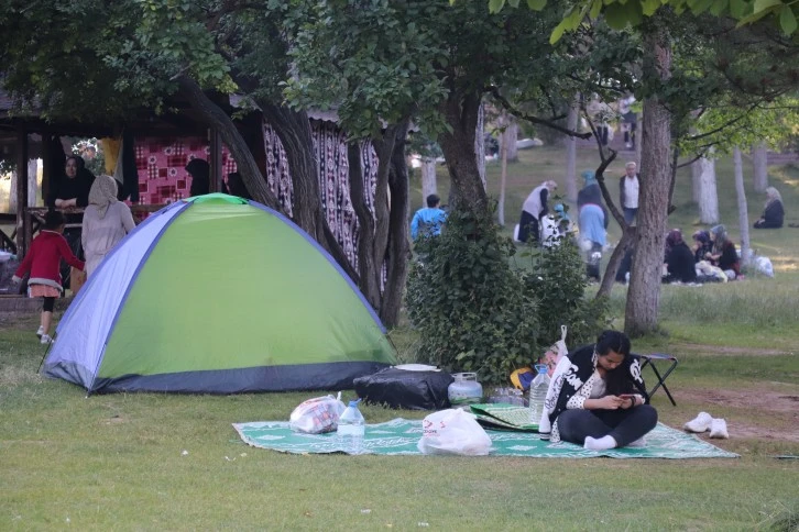 Sıcaklıklar Arttı Vatandaşlar Mesire Alanlarına Koştu