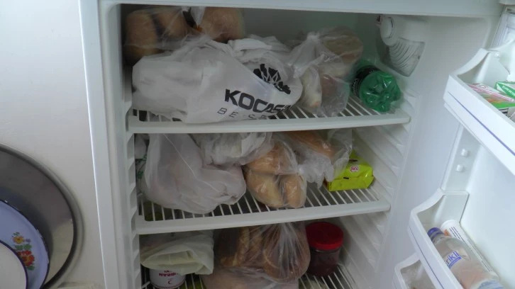 Yetim Maaşıyla Geçinemeyen Şengül Yılmaz Kuru Ekmek Satarak Geçimini Sağlıyor