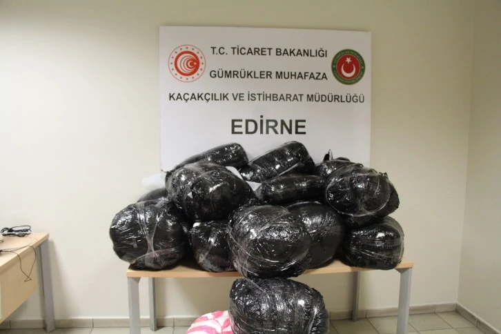 Gümrük Kapısında 2 Milyonluk Gelinlik Ele Geçirildi