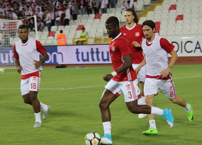 3 FUTBOLCU MİLLİ TAKIMDA