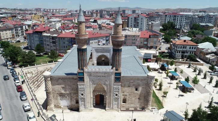 Gök Medrese, Eğitime de Kapılarını Açıyor