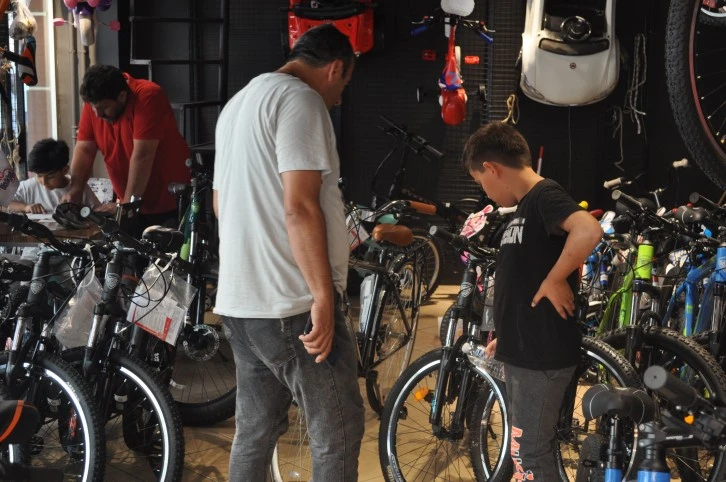 Yazı Bisikletli Geçirmek İçin Bisikletçilere Koşanlar Dikkat