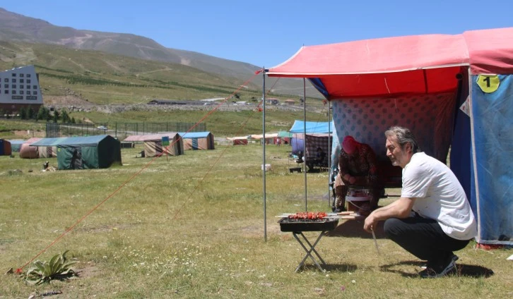 Sıcaktan Bunalan Yüksekte Serinledi