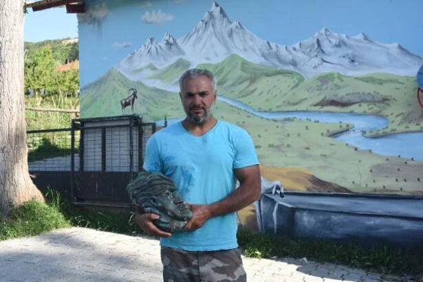 Keşfettiği Taşları Sanata Kazandırıyor