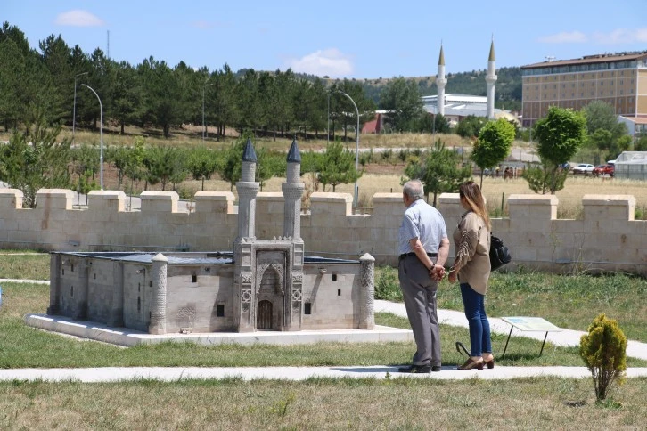 Ülkenin İlk Tarihi Minyatürü Göz Dolduruyor
