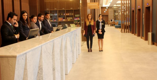 HİLTON´da AÇILIŞ YERİNE TANITIM