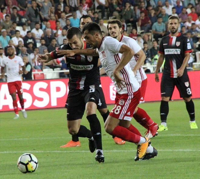 İKİ TAKIMDA ROTASYON YAPTI