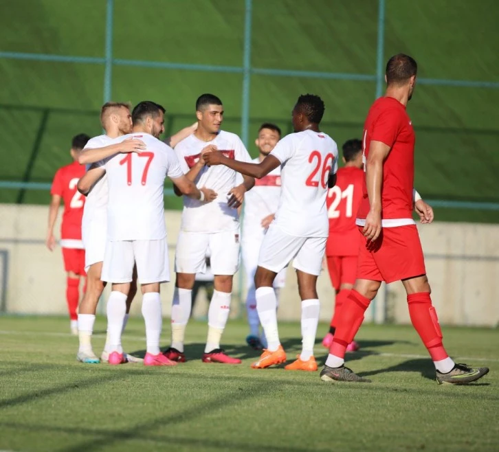 Yunus Emre Alkış Aldı